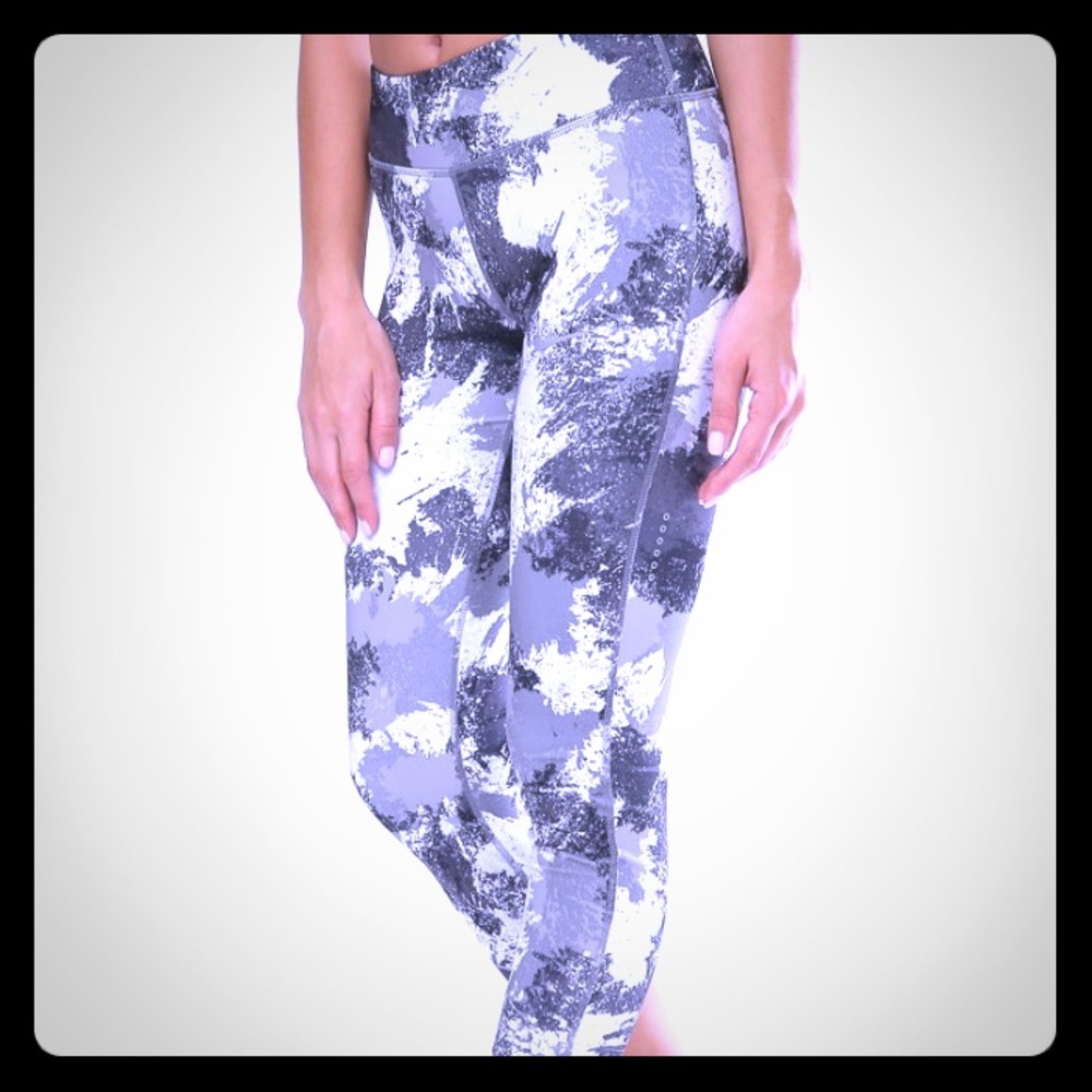NIKE Power Essential crop grey & white print tight